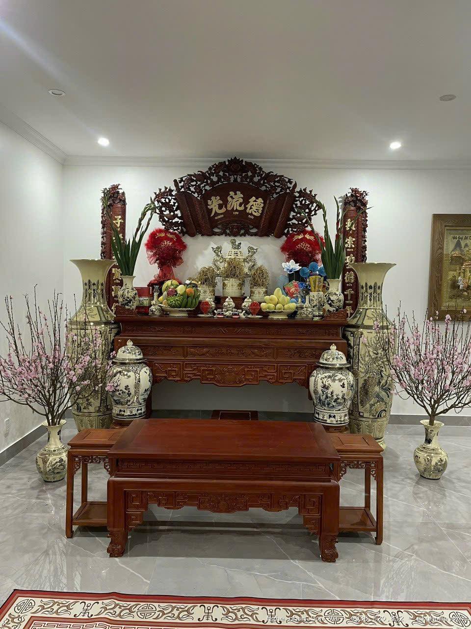 Bàn thờ và vách ngăn gỗ gụ cho anh Tân - Chế tác bởi Nghệ nhân Sơn Vũ